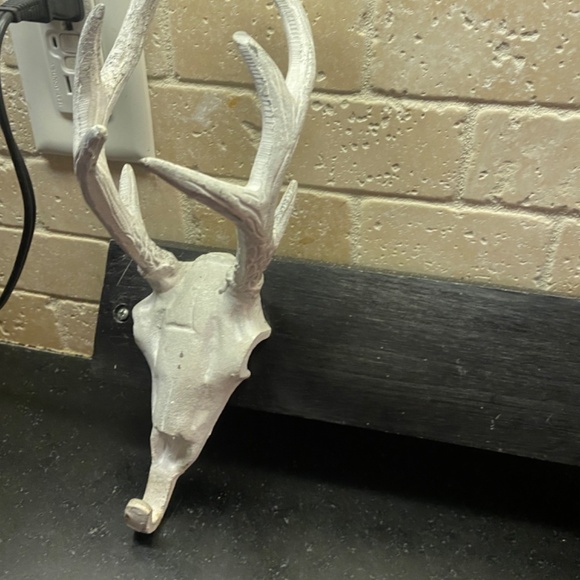 3 Deer Head Metal Coat Rack - Picture 5 of 7